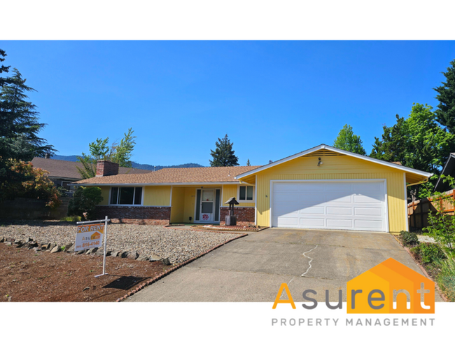 Building Photo - Two Bedroom- Two Full Bathroom Home in des...
