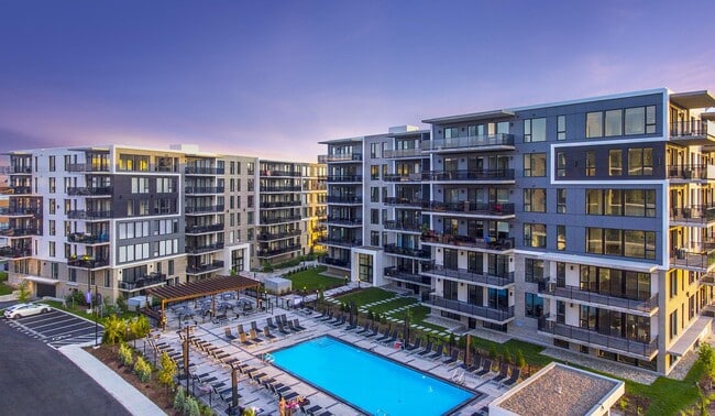 Building Photo - 7 Elements