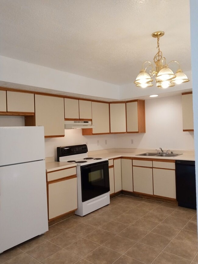 Building Photo - AFFORDABLE!!!