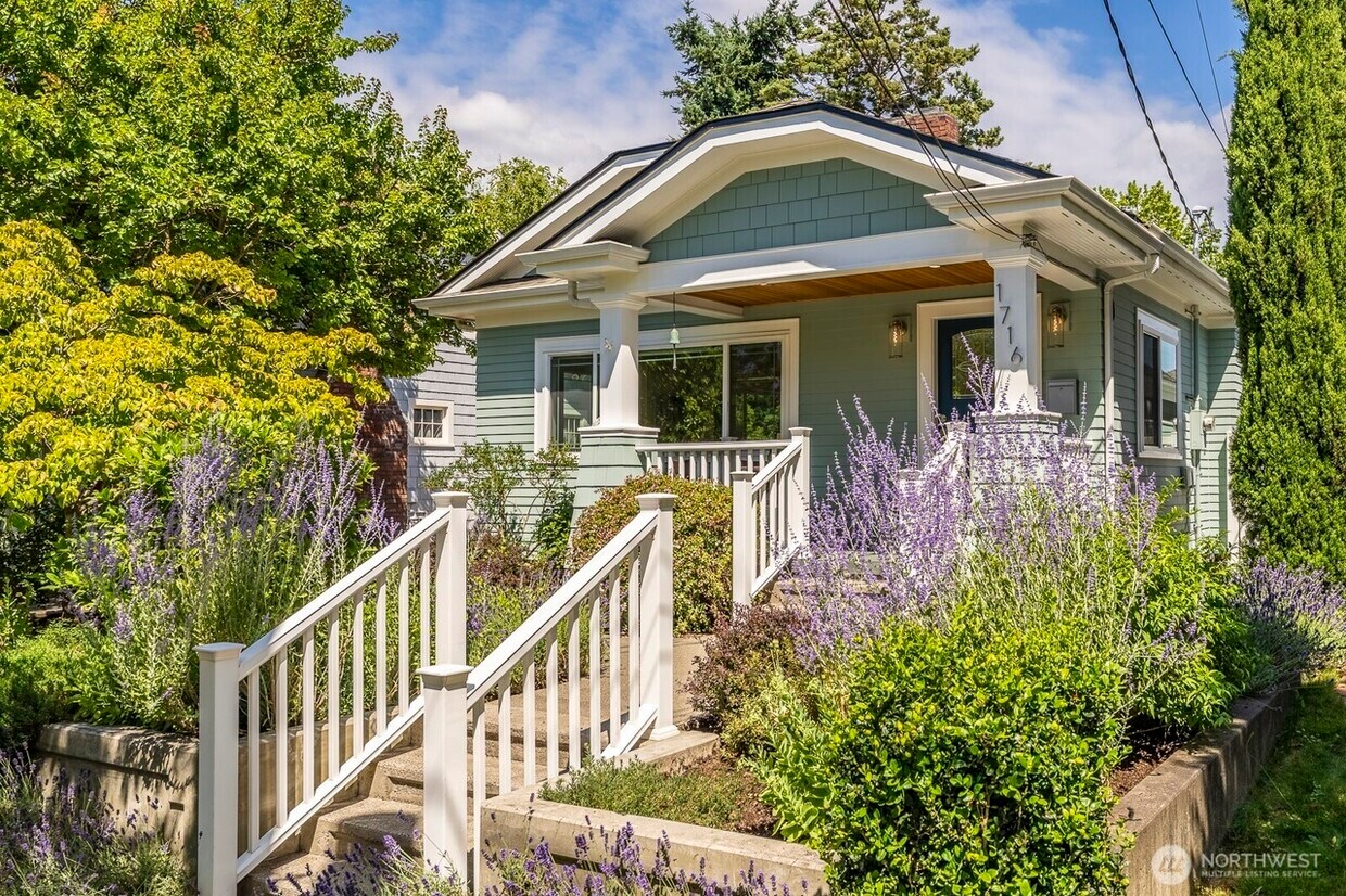 Photo - 1716 N 46th St (Seattle, WA)