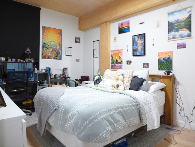 Foto del edificio - 879 Harrison Ave