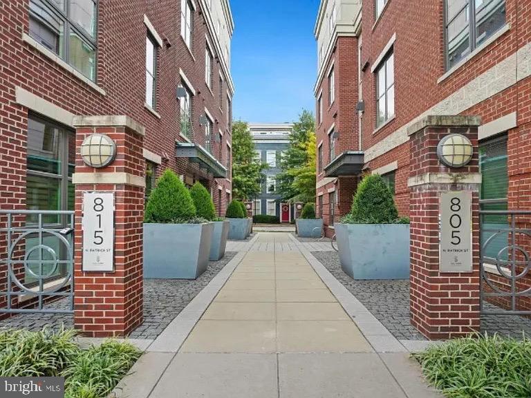 Primary Photo - 815 N Patrick St