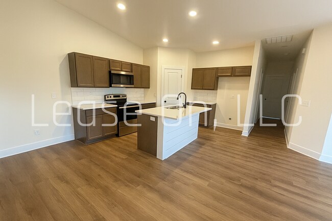 Foto del edificio - Brand-New 3 Bedroom Home in Haysville School District