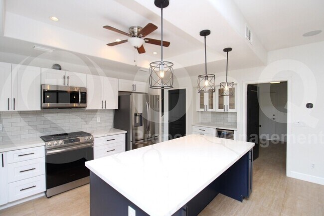 Building Photo - 2243 E Nora St