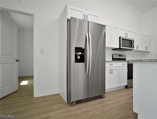 Foto del edificio - 5021 Myrtlewood Rd