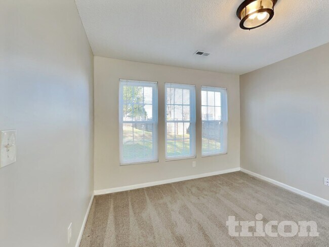 Foto del edificio - 4047 Windstream Ct