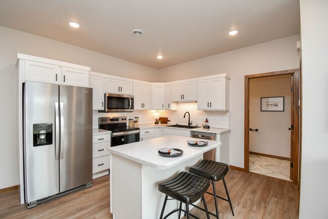 Building Photo - 6115 S Alki Pl