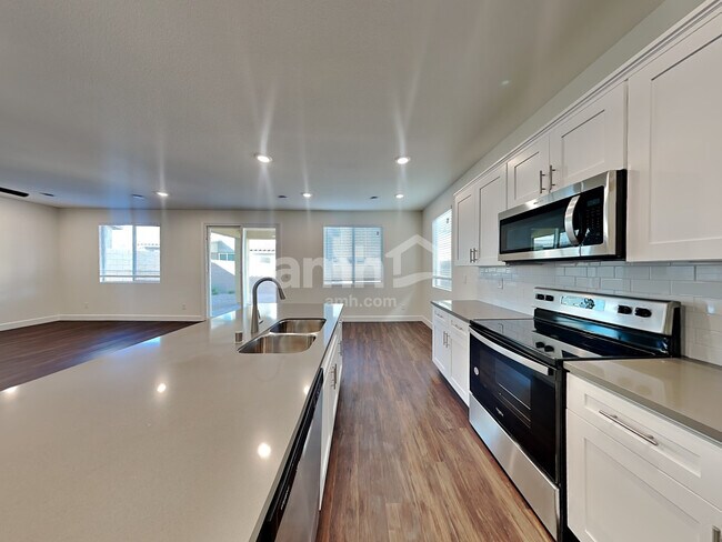 Building Photo - 8854 Tiger Tooth Ave
