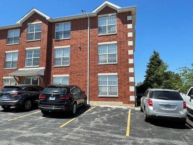 Building Photo - 16601 Liberty Cir