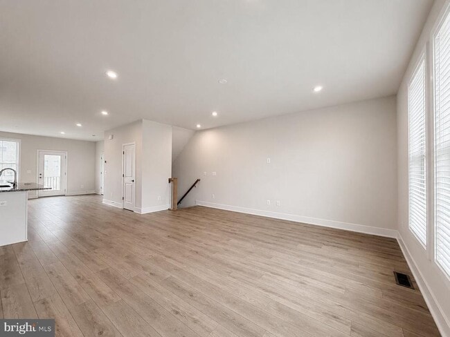 Building Photo - 135 Heyford Dr