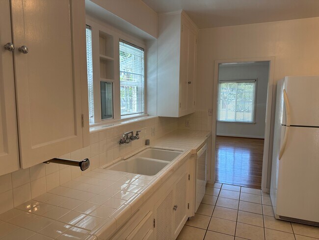 Building Photo - 860 S Spaulding Ave