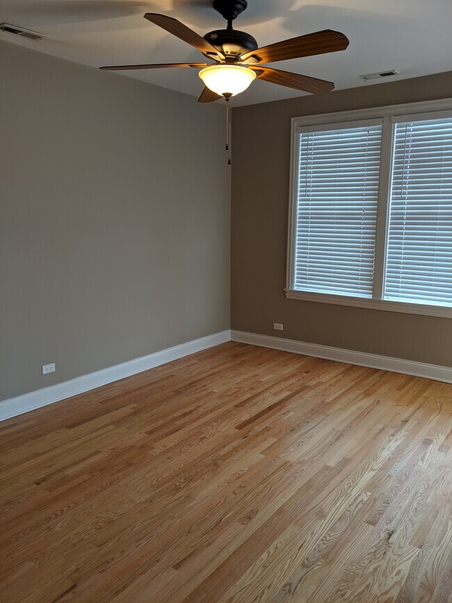 Foto del edificio - 4810 W Ainslie St