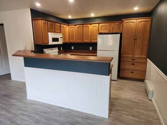 Large Open Kitchen - 520 River View Dr