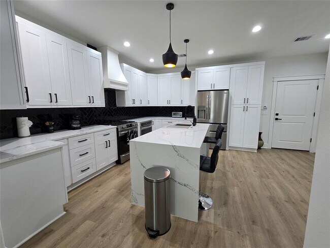 Foto del edificio - 306 E 39th St