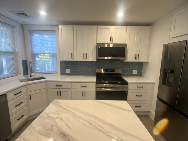 Foto del edificio - 452 Centre St