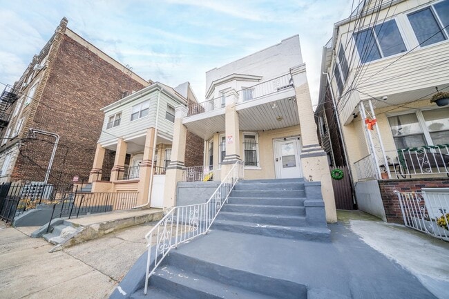 Building Photo - 257 Stegman St