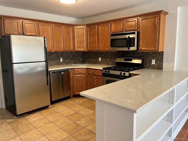 Building Photo - 107 Lincoln Ave