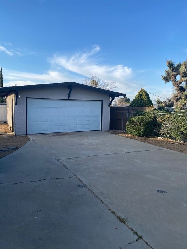 Building Photo - ADORABLE 1 BEDROOM 1 BATH IN HESPERIA