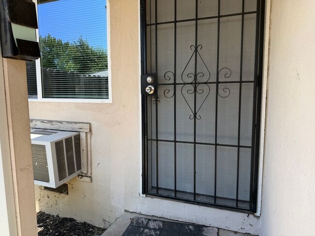 Building Photo - 5725 Woodleigh Dr