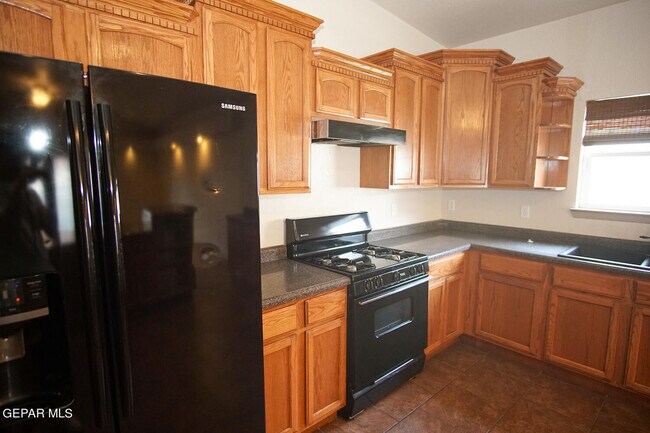 Building Photo - 14260 Tierra Bronce Dr