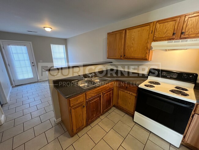 Building Photo - Lovely 3-bedroom 2-bath Apartment