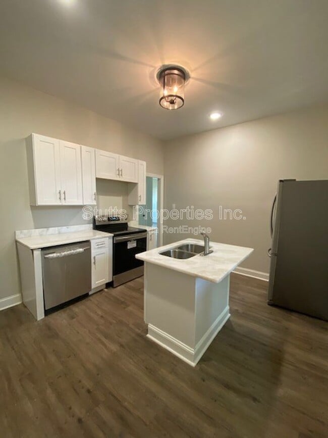 Building Photo - 602 E Mobile St