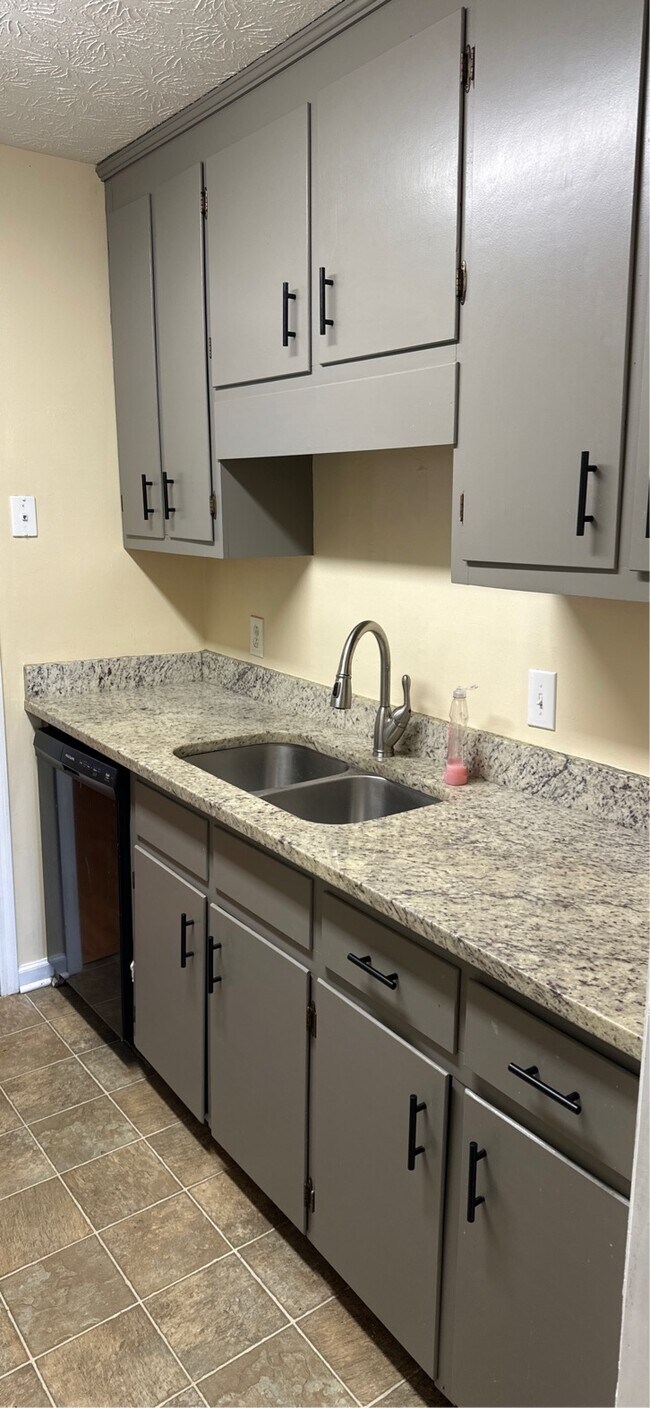 Foto del edificio - 106 Oak Park Ct