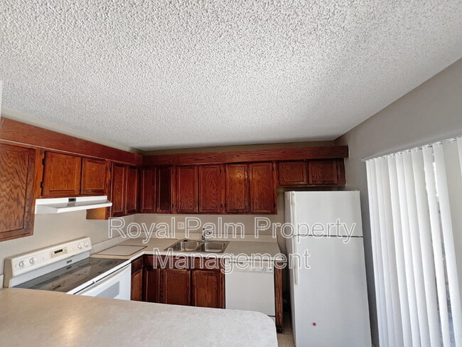 Building Photo - 5241 Cedarbend Dr