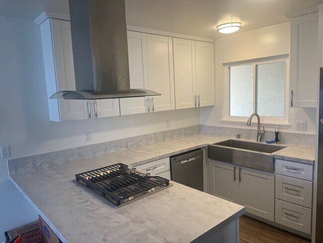 Building Photo - SOUTH SAN DIEGO -  4 bedroom with large bo...