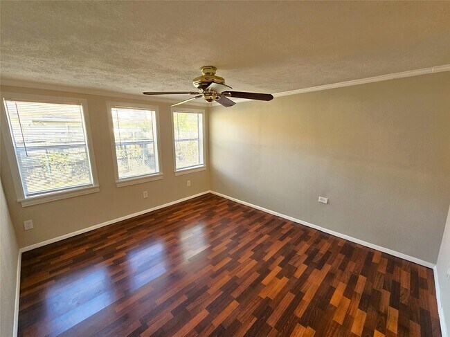 Foto del edificio - 6647 Sylvan Rd