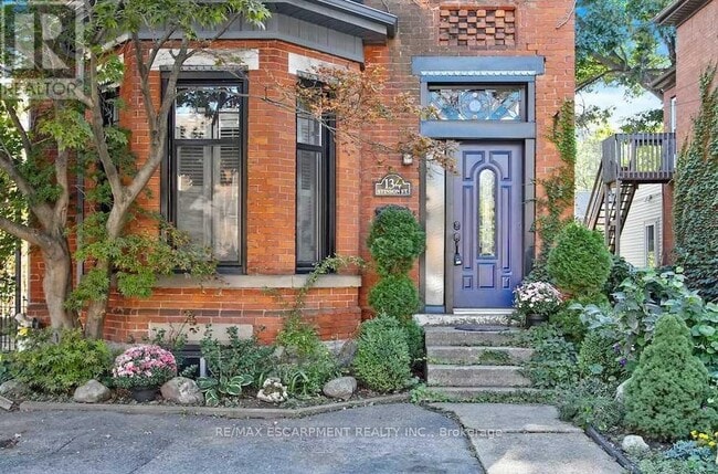 Building Photo - 134 Stinson St