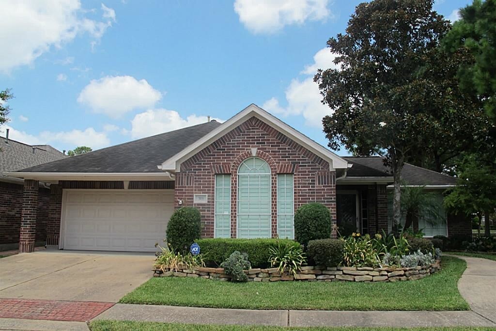 318 Parkwood Village Dr, Friendswood, TX 77546 House Rental in