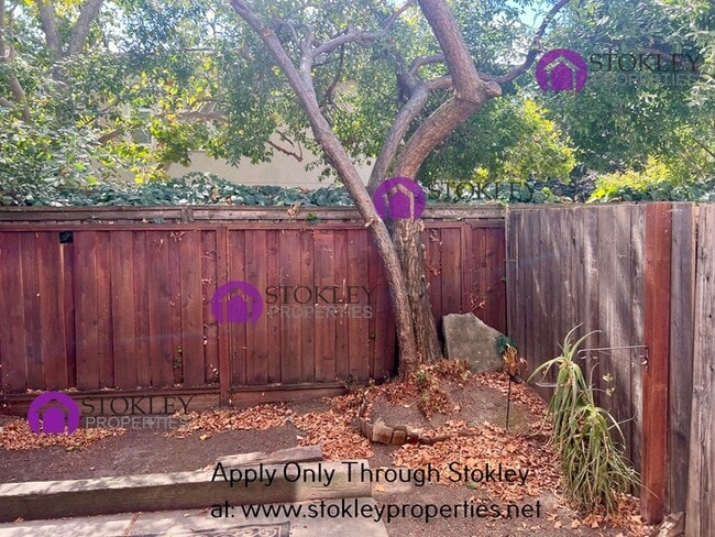 Photo - 1893 Lynwood Dr House