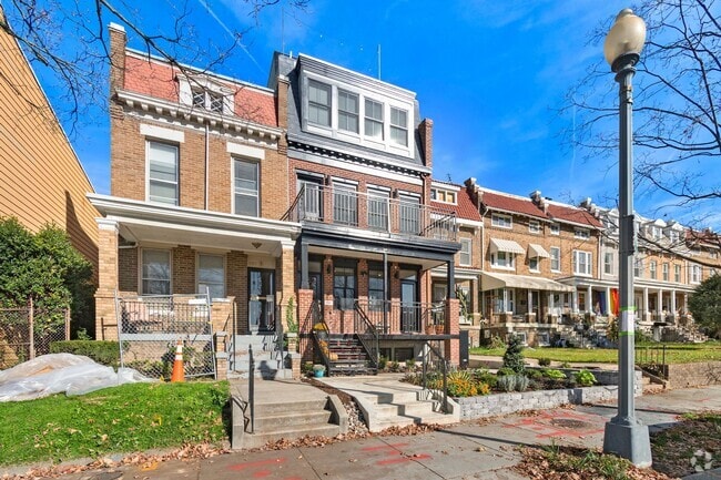 Building Photo - 423 Quincy St NW