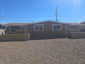 Building Photo - 771 N Delaware St