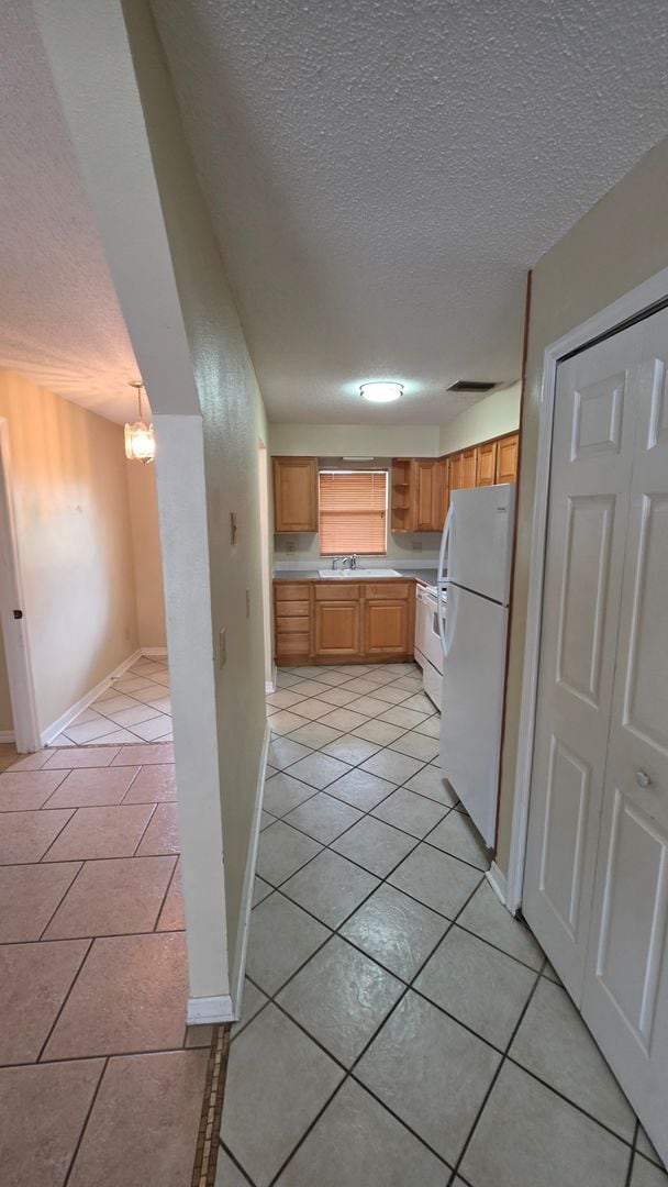 Building Photo - 611 W Oak Terrace Dr