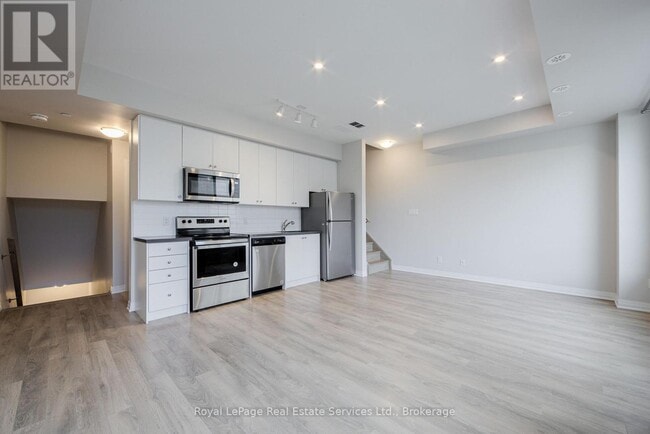 Building Photo - 1238-1238 Cawthra Rd