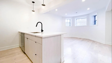 Building Photo - 1336 W Bryn Mawr Ave