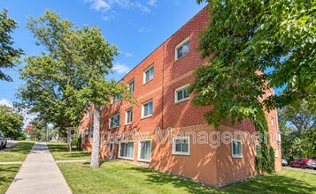 Building Photo - 205 11th St S