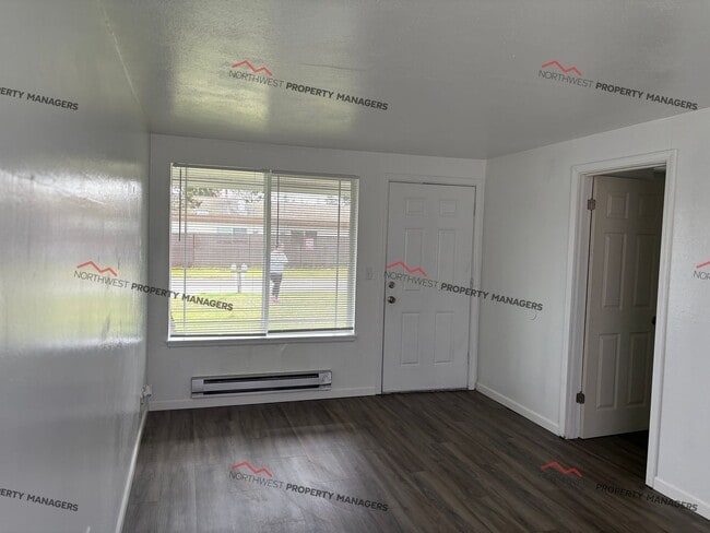 Building Photo - R72B