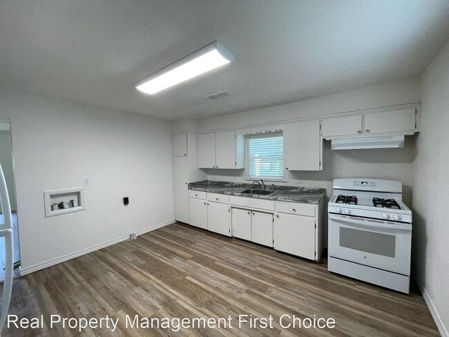 Building Photo - 2 br, 1 bath House - 310 S Dawson Street