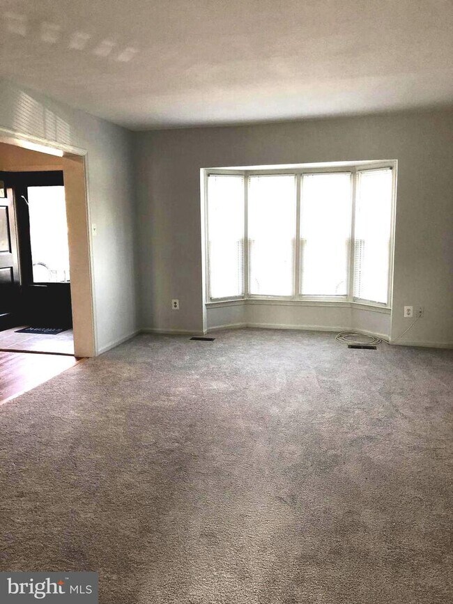 Building Photo - 8447 Lakinhurst Ln