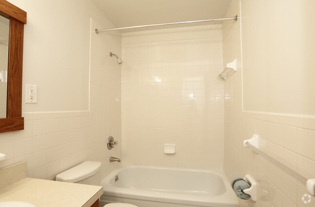 1 dormitorio, 1 baño (750 pies cuadrados) - Baño - Milford Beach Apartments