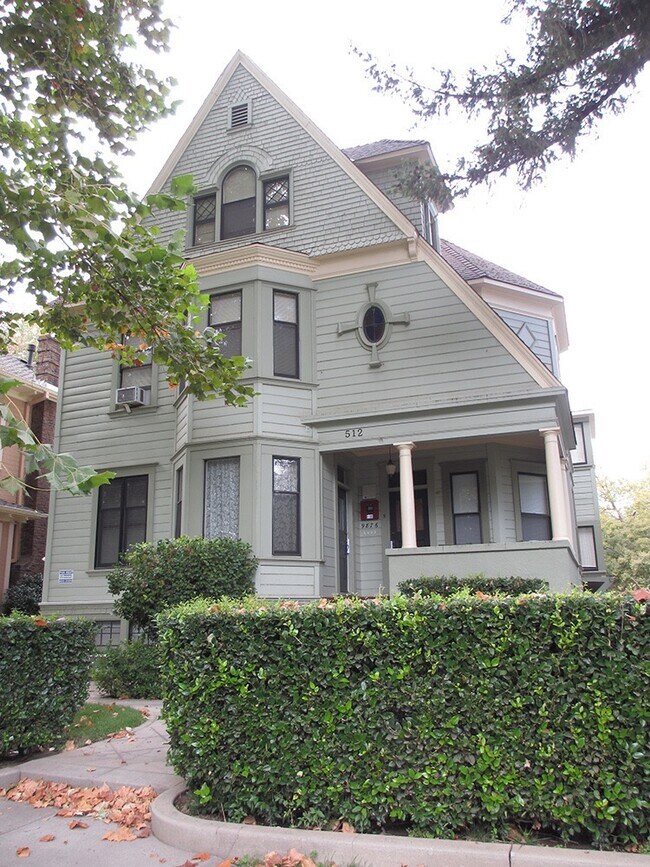 Building Photo - 512 W 3rd St