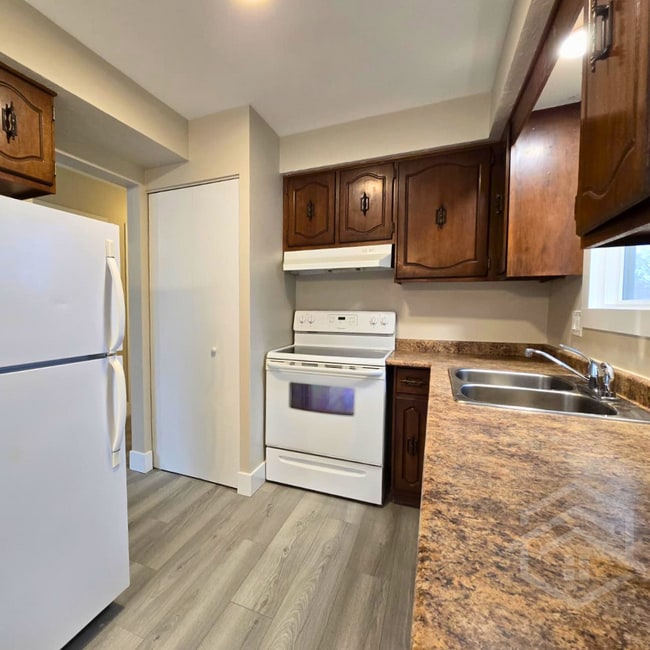 Building Photo - Newly Renovated 2-Bedroom in Woodstock!!