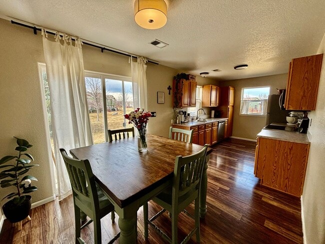 Building Photo - Spacious 2 Bed 2.5 Bath Townhouse in Northeast Fort Collins