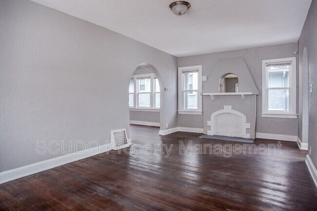 Building Photo - 2206 E 67th Terrace