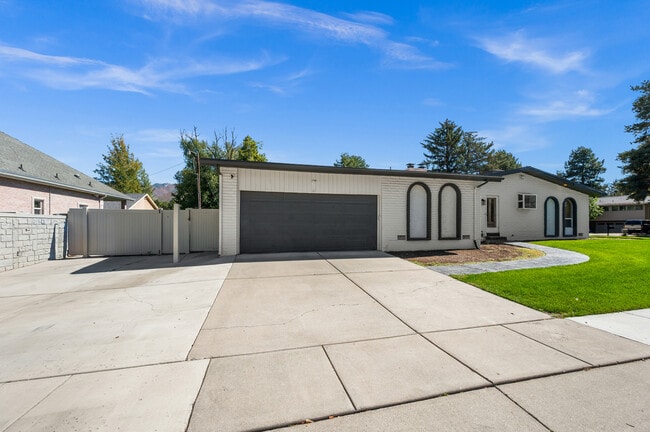 Building Photo - 1839 Cottonwood Club Cir