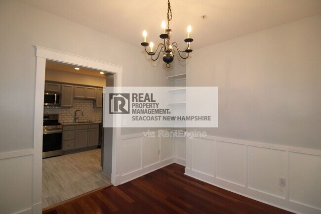 Foto del edificio - 586 Central Ave