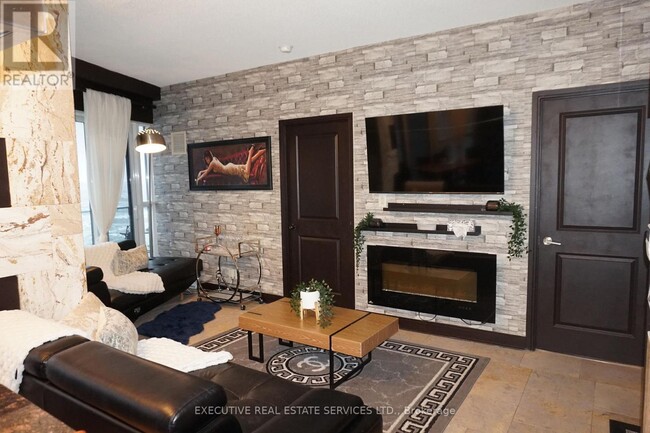 Building Photo - 50 Absolute Ave